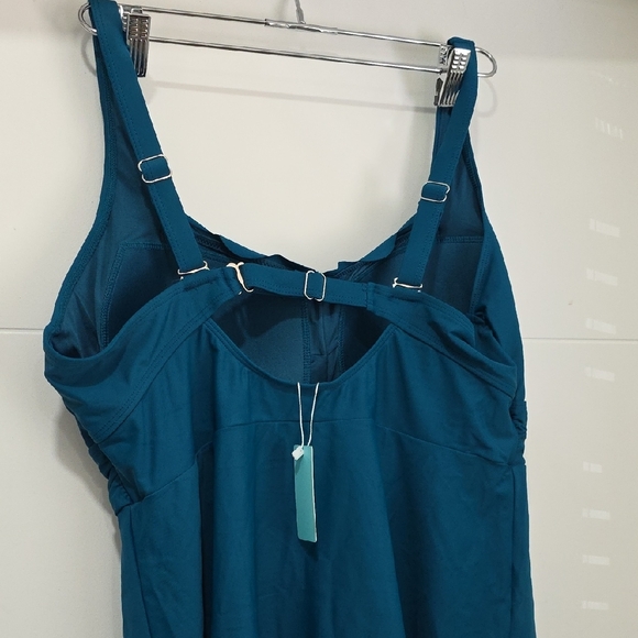 Elegant Teal One-Piece Swimsuit - Picture 6 of 8